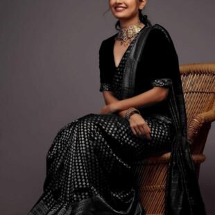 ✨✨ Presenting Enchanting & Breathable Organic Banarasi Saree✨✨